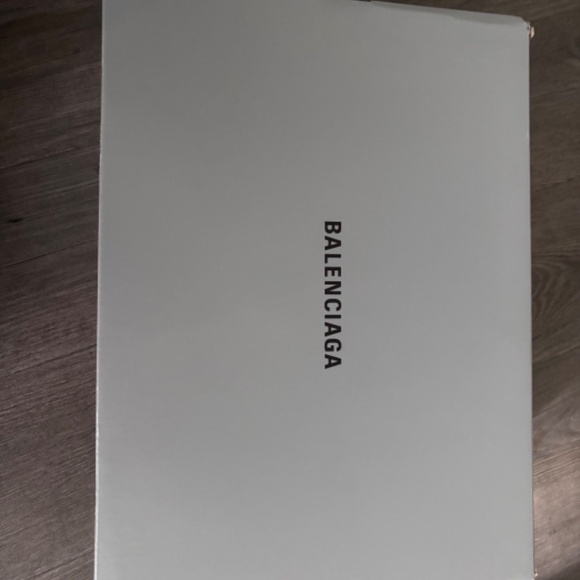 Triple S beige Balenciaga shoes - Picture 4 of 4